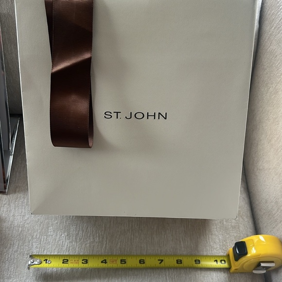 Bundle of original Gucci, Louis Vuitton, Chanel, St. John Luxury bags. - Picture 6 of 9